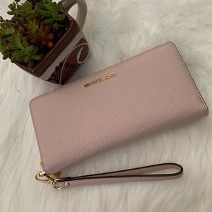 🌸Mk Crossgrain Leather  Continental  Wrislet